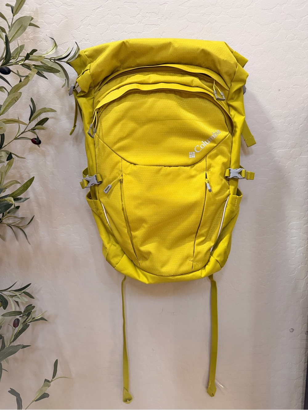 Columbia Tenmile Daypack Backpack in Yellow Green - Picture 4 of 16